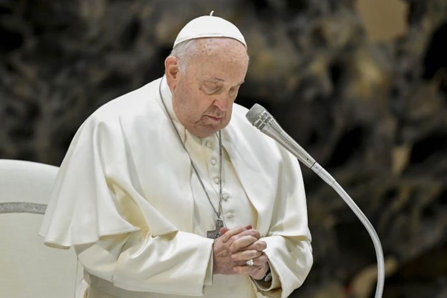 Pope Francis bows head in prayer